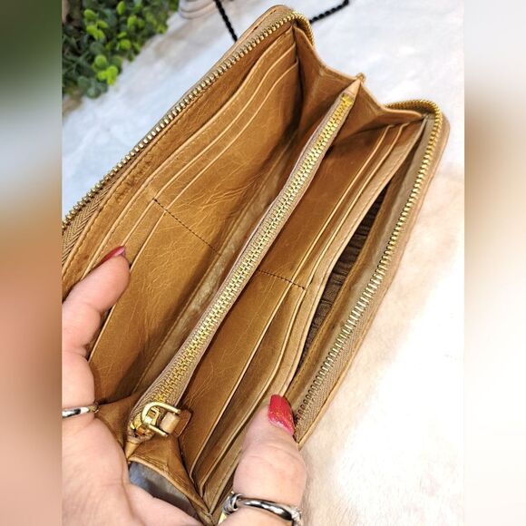 Authentic Miu Miu Matelasse Beige Leather Wallet - Picture 16 of 17